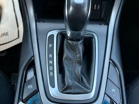 Used 2017 Ford Edge SE FWD image 22