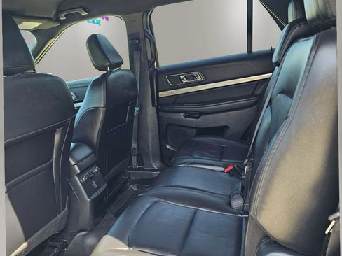 Used 2018 Ford Explorer XLT w/ Equipment Group 202A AWD/4WD image 17