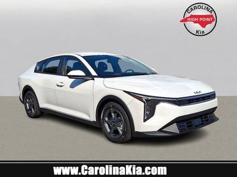 New 2025 Kia K4 LXS image 1