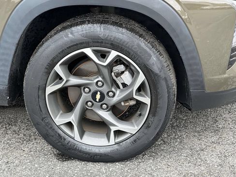 Used 2024 Chevrolet Trax LT w/ Sunroof Package FWD image 6