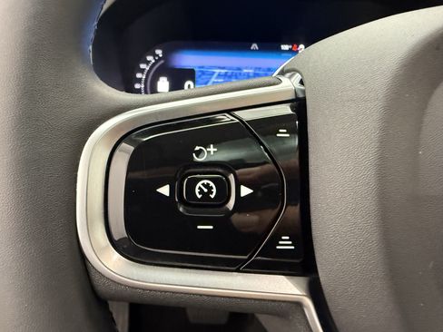 Certified 2023 Volvo XC90 B6 Ultimate w/ Protection Package Premier AWD/4WD image 17