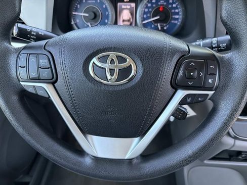 Used 2018 Toyota Sienna LE image 22