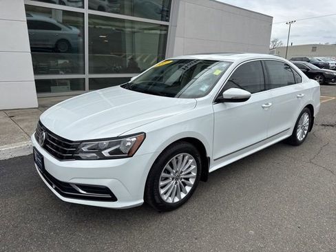 Used 2017 Volkswagen Passat 1.8T SE FWD image 4