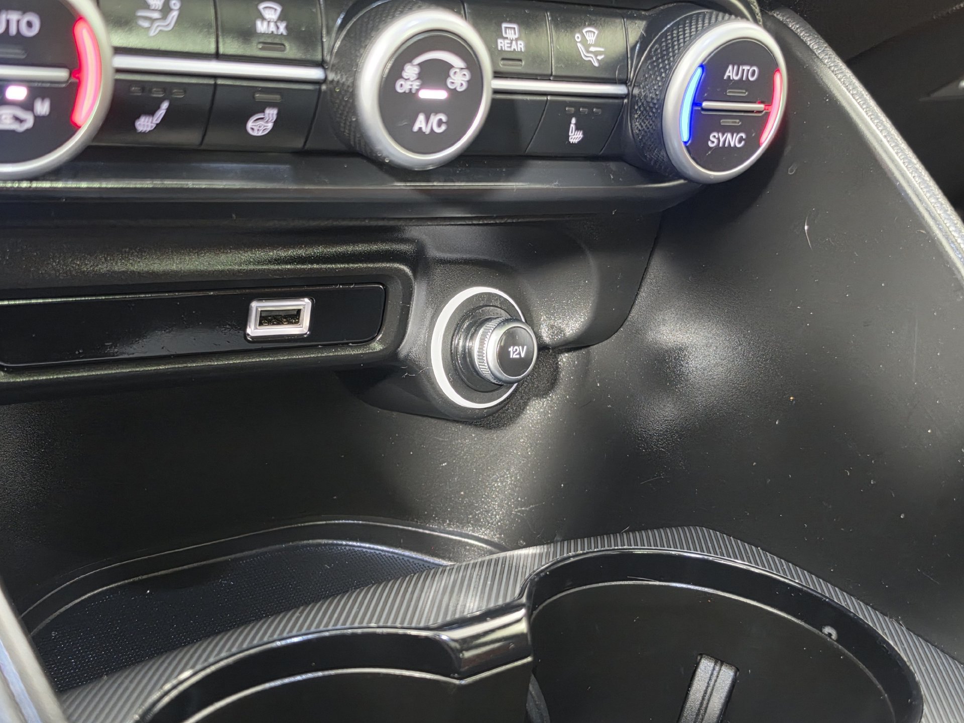 Used 2024 Alfa Romeo Giulia Ti w/ Performance Driving Package RWD image 18
