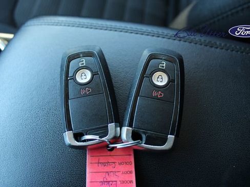 Used 2018 Ford Edge SEL image 26