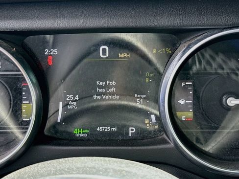 Used 2022 Jeep Wrangler Unlimited Sahara AWD/4WD image 13