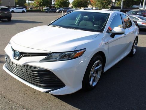 Used 2019 Toyota Camry LE image 7