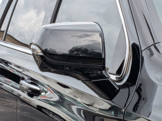 Used 2023 Cadillac Escalade Premium Luxury w/ LPO, Floor Liner Package AWD/4WD image 10