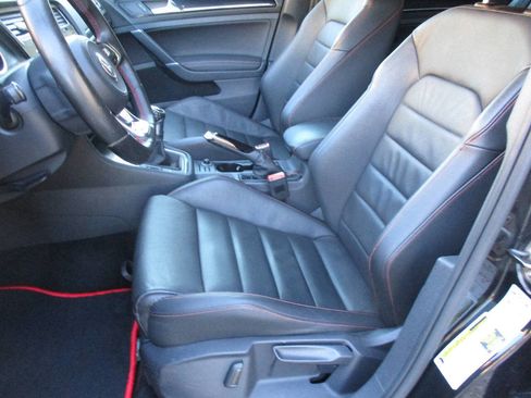 Used 2017 Volkswagen GTI SE FWD image 18