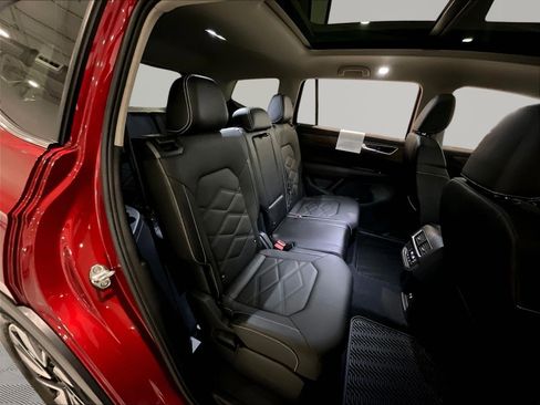 Used 2025 Volkswagen Atlas SE AWD/4WD image 25
