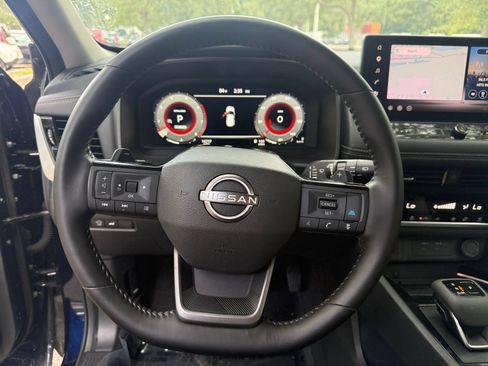 Used 2026 Nissan Rogue SL FWD image 29