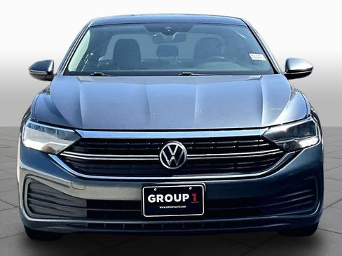 Used 2022 Volkswagen Jetta SE FWD image 3