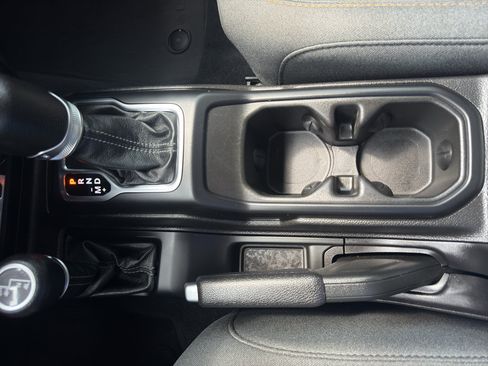 Used 2024 Jeep Wrangler Unlimited Sport AWD/4WD image 21