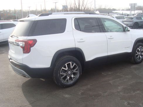 Used 2023 GMC Acadia SLE w/ Driver Convenience Package image 4