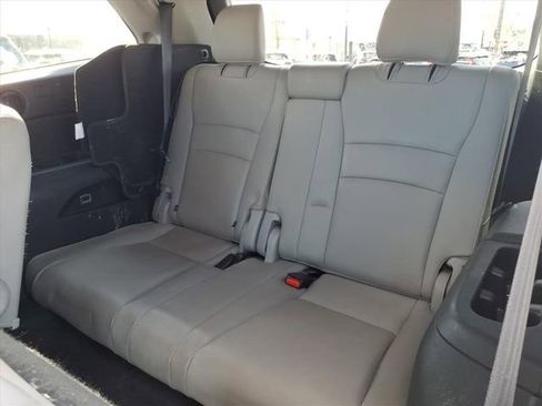 Used 2021 Honda Pilot Touring image 10