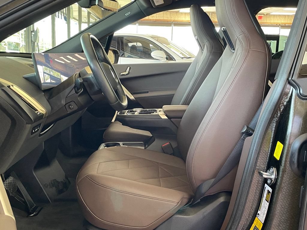 Used 2022 BMW iX xDrive50 w/ Sport Package AWD/4WD image 11