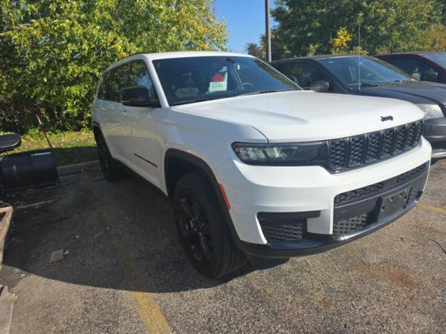 Used 2023 Jeep Grand Cherokee L Laredo AWD/4WD image 2