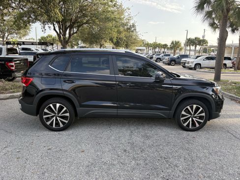 Used 2022 Volkswagen Taos SE FWD image 8