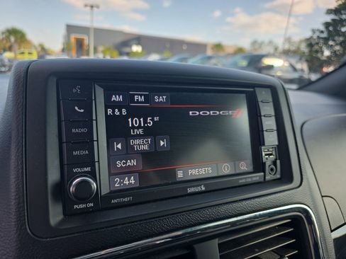 Used 2019 Dodge Grand Caravan SXT image 21