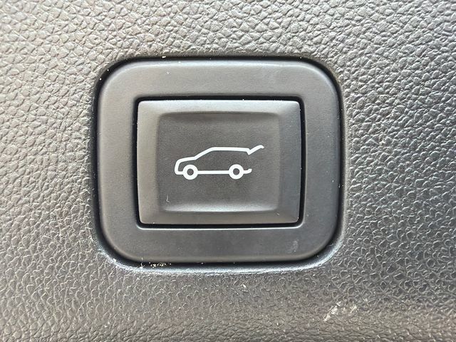 Used 2025 GMC Yukon Denali AWD/4WD image 19