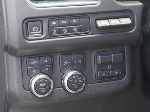 Used 2023 GMC Yukon XL AT4 w/ AT4 Premium Plus Package AWD/4WD image 14
