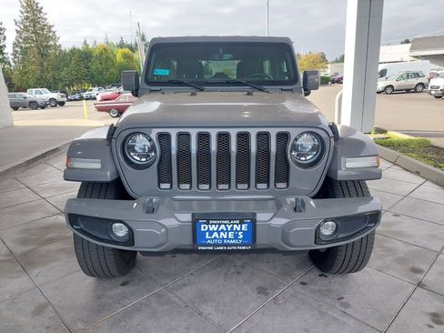 Used 2022 Jeep Wrangler Unlimited Sahara image 2