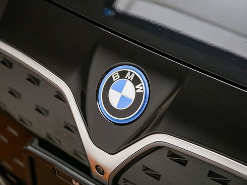 Certified 2023 BMW i4 eDrive40 w/ Premium Package RWD image 9