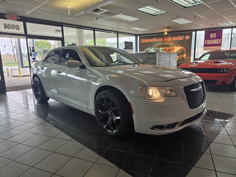 Used 2019 Chrysler 300 Touring w/ Driver Convenience Group AWD/4WD image 6
