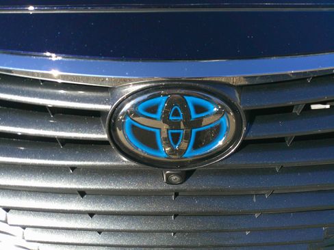 Used 2022 Toyota Avalon Limited image 2