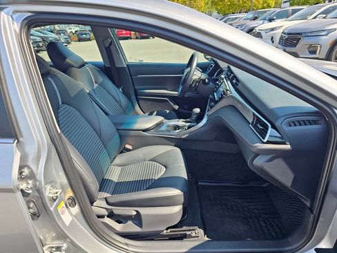 Used 2018 Toyota Camry SE w/ Moonroof Package FWD image 30