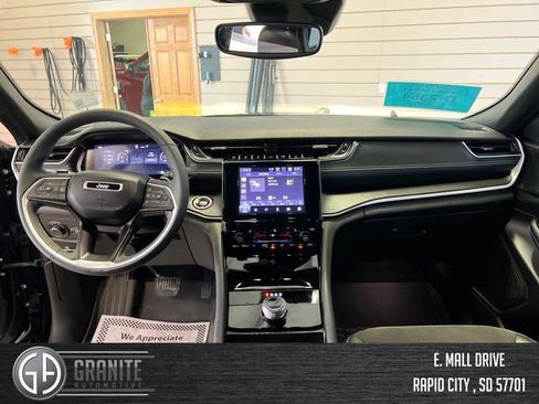 Used 2024 Jeep Grand Cherokee Altitude AWD/4WD image 21
