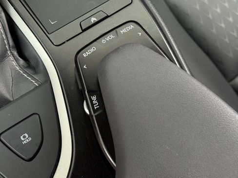 Used 2022 Lexus UX 200 w/ Accessory Package (Z2) FWD image 29