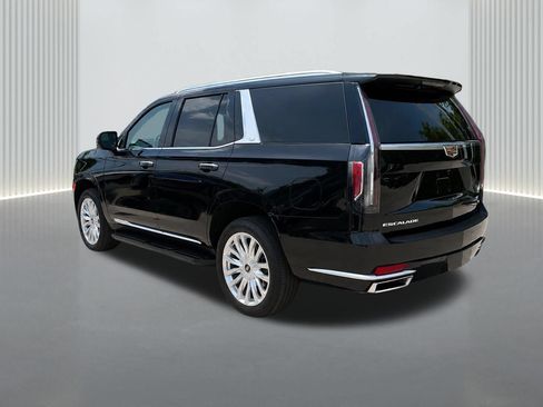 Used 2024 Cadillac Escalade Luxury AWD/4WD image 5
