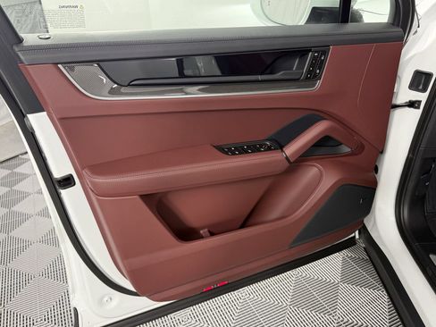 Certified 2026 Porsche Cayenne S AWD/4WD image 27
