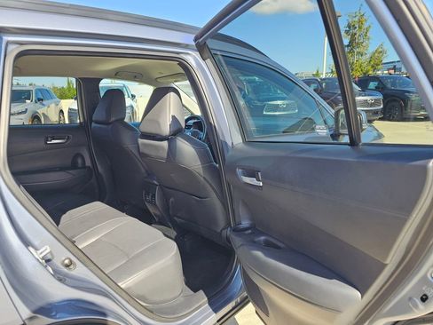 Used 2023 Toyota Corolla Cross XLE image 16