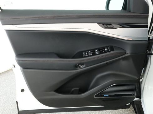 Used 2024 Jeep Wagoneer Launch Edition AWD/4WD image 9