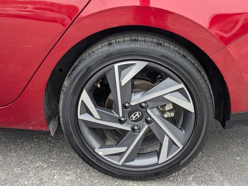 Used 2025 Hyundai Elantra SEL image 28