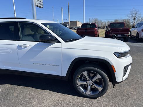 New 2026 Jeep Grand Cherokee L Limited AWD/4WD image 4