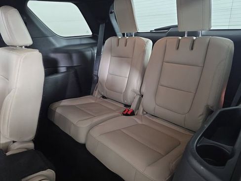 Used 2018 Ford Explorer XLT w/ Equipment Group 202A AWD/4WD image 18