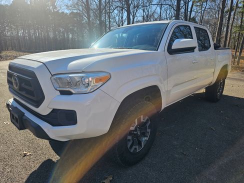 Used 2020 Toyota Tacoma TRD Off-Road image 11