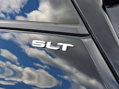 Used 2022 GMC Terrain SLT w/ Infotainment Package II AWD/4WD image 29