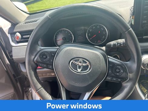 Used 2020 Toyota RAV4 XLE Premium FWD image 11