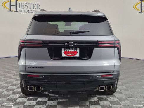 Used 2025 Chevrolet Traverse LT w/ Midnight/Sport Edition FWD image 6