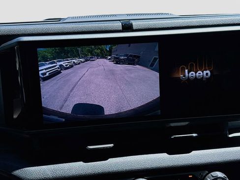 Used 2025 Jeep Wrangler Unlimited Sport AWD/4WD image 14