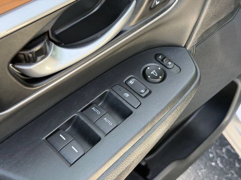 Used 2020 Honda CR-V Touring image 12