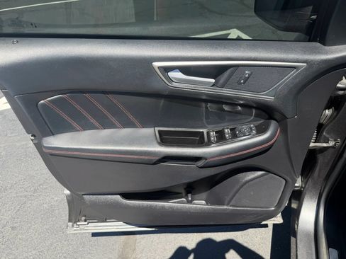 Used 2020 Ford Edge ST-Line w/ Cold Weather Package AWD/4WD image 11