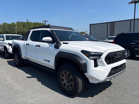 Used 2025 Toyota Tacoma 4x4 Double Cab Hybrid image 11