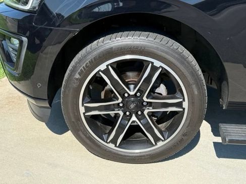 Used 2019 Ford Expedition Limited w/ Equipment Group 303A AWD/4WD image 5