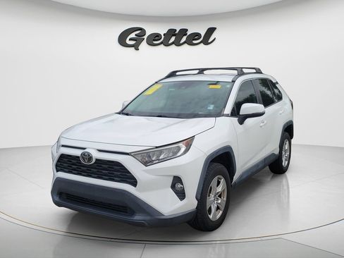 Used 2020 Toyota RAV4 XLE FWD image 2
