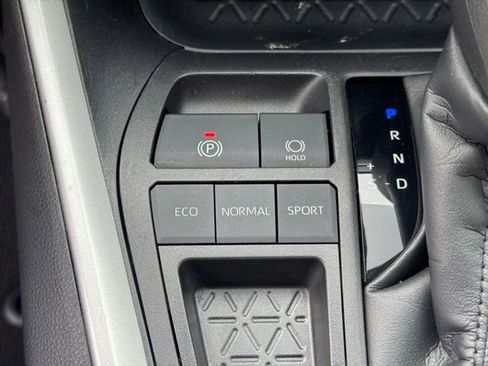 Used 2022 Toyota RAV4 XLE w/ Convenience Package FWD image 26